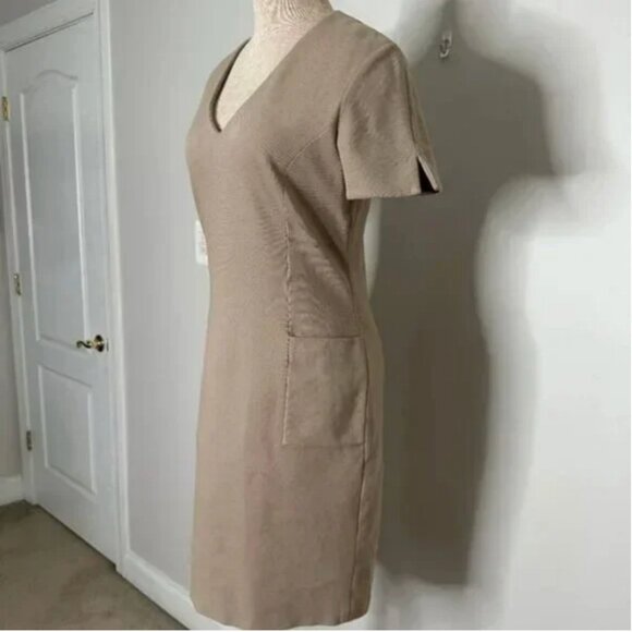 Daks London Tan V-Neck Short Sleeve 2 Front Pockets Sheath Dress Size 8 - Picture 4 of 10